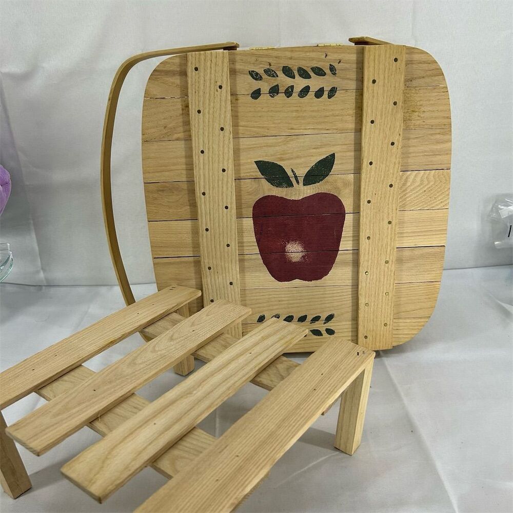 Vintage Basketville Picnic Basket with Apple Design & Pie Shelf VGUC